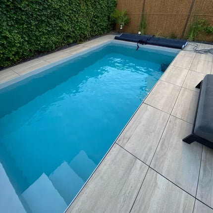 Piscina de polipropileno gris claro con escalones rectos - 500 x 300 x 150 cm