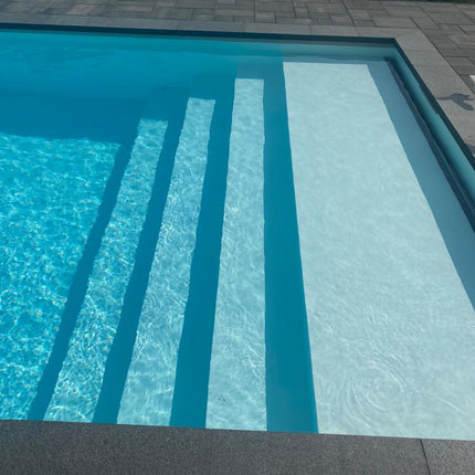 Piscina de polipropileno BlueFino con escalera romana gris claro - 800 x 350 x 150 cm