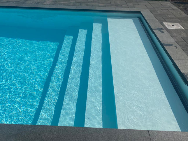 Piscine en polypropylène BlueFino avec marches romaines gris clair - 800 x 350 x 150 cm