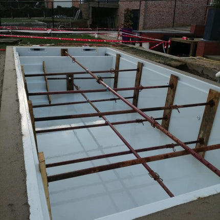 Piscine polypropylène noire avec escalier droit - 1200 x 400 x 150 cm