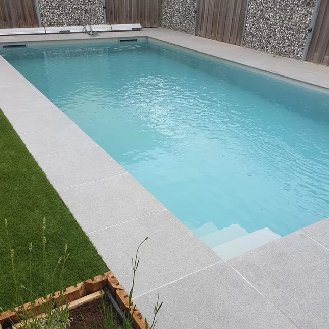 Piscina de polipropileno gris claro con escalones rectos - 800 x 400 x 150 cm