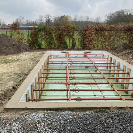 Piscine polypropylène noire avec escalier droit - 1200 x 400 x 150 cm