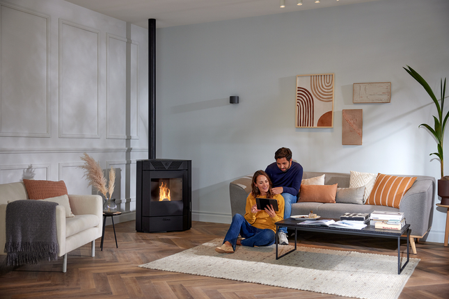 Qlima Pelletkachel Isotta 94 S-Line 9,84 kW – Hoekmodel, Zwart