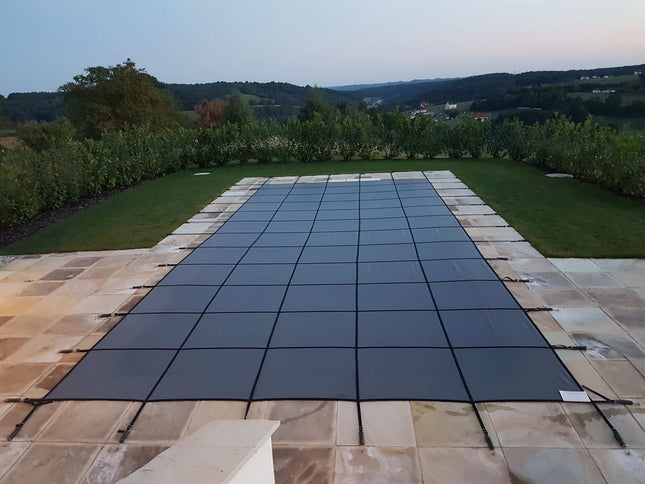 Copertura invernale di sicurezza grigia per una piscina rettangolare 1000 cm x 400 cm