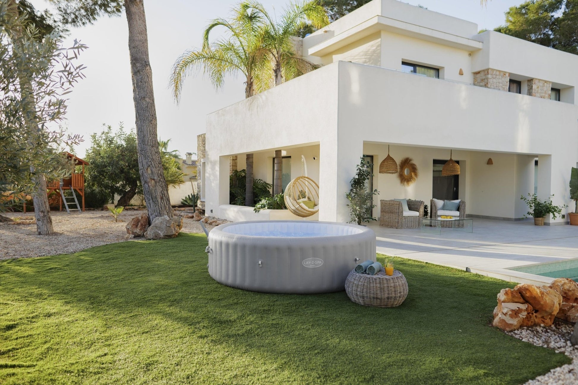 Bestway Lay-Z-Spa Hawaii Energy-Efficient Smart AirJet, 8 persoons - Azzura Pool