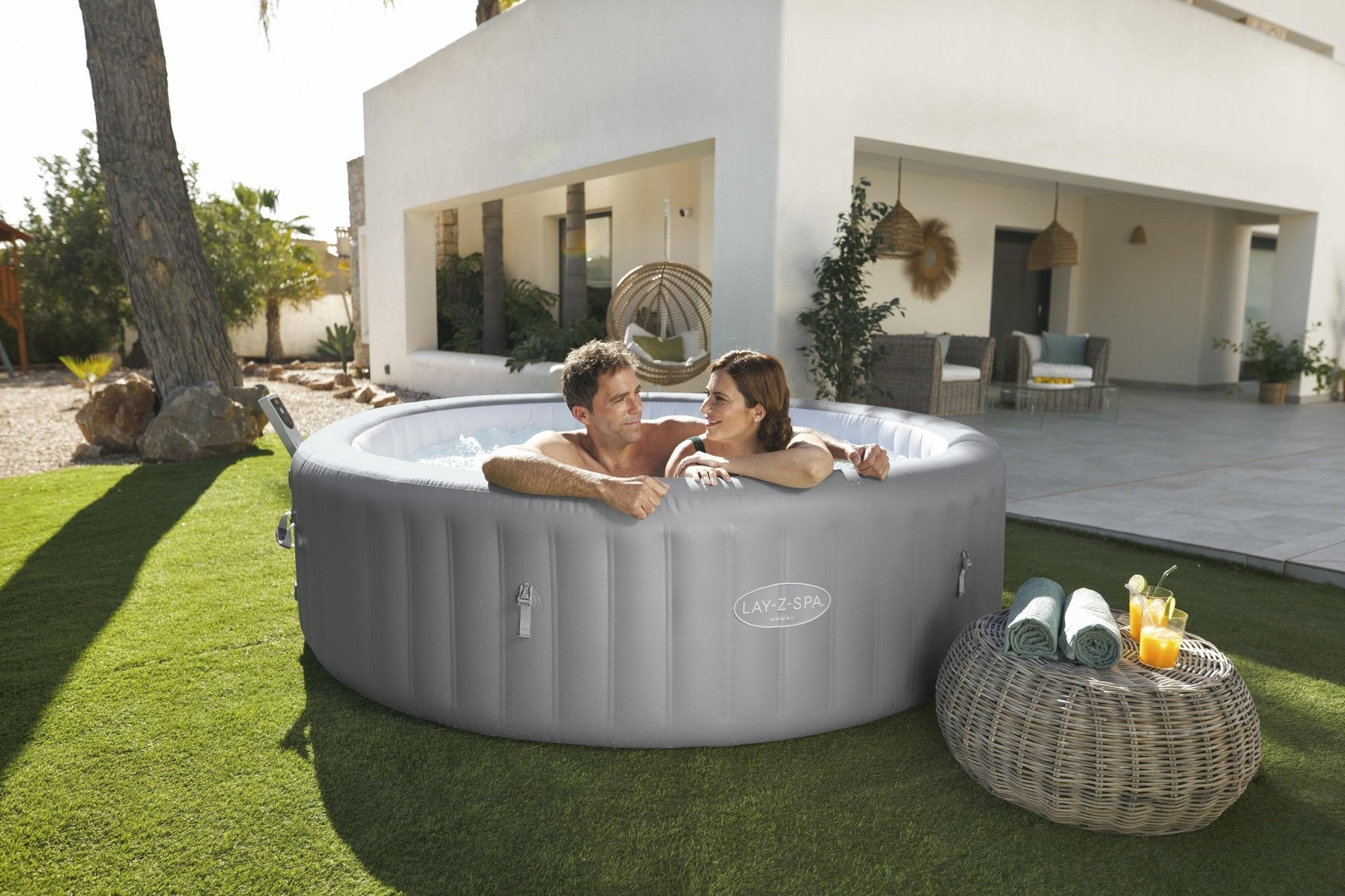 Bestway Lay-Z-Spa Hawaii Energy-Efficient Smart AirJet, 8 persoons - Azzura Pool