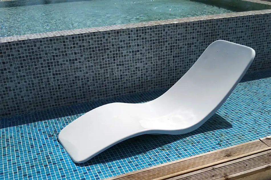 Lettino lounge di lusso per l'acqua di design - Bianco 