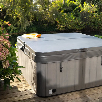 W'eau spa cover 210 x 210 cm radius 18 cm
