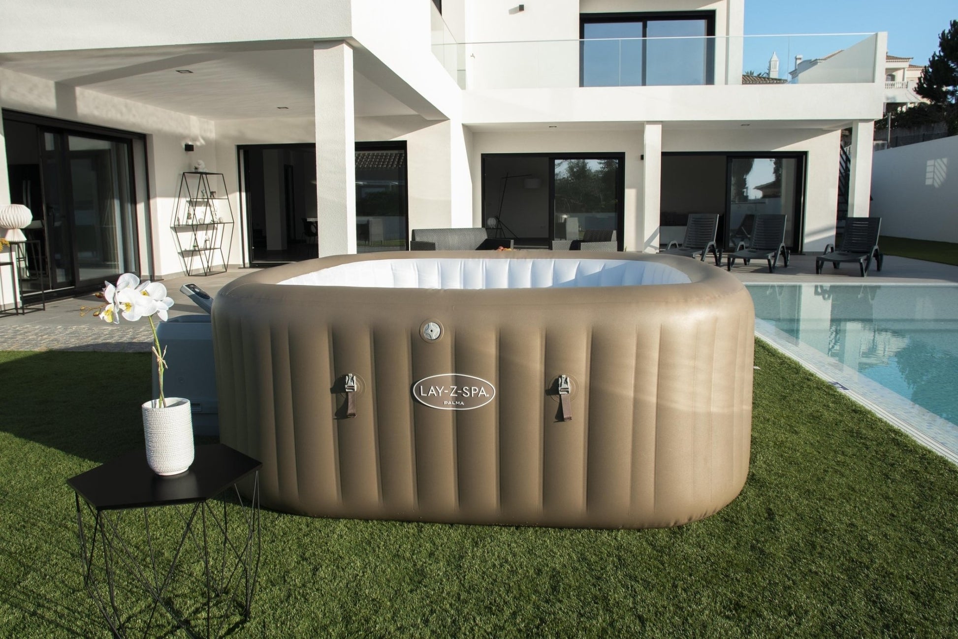 Lay-Z Spa Palma EnergySense Smart Hydrojet Pro opblaasbare spa - 7 persoons - Azzura Pool