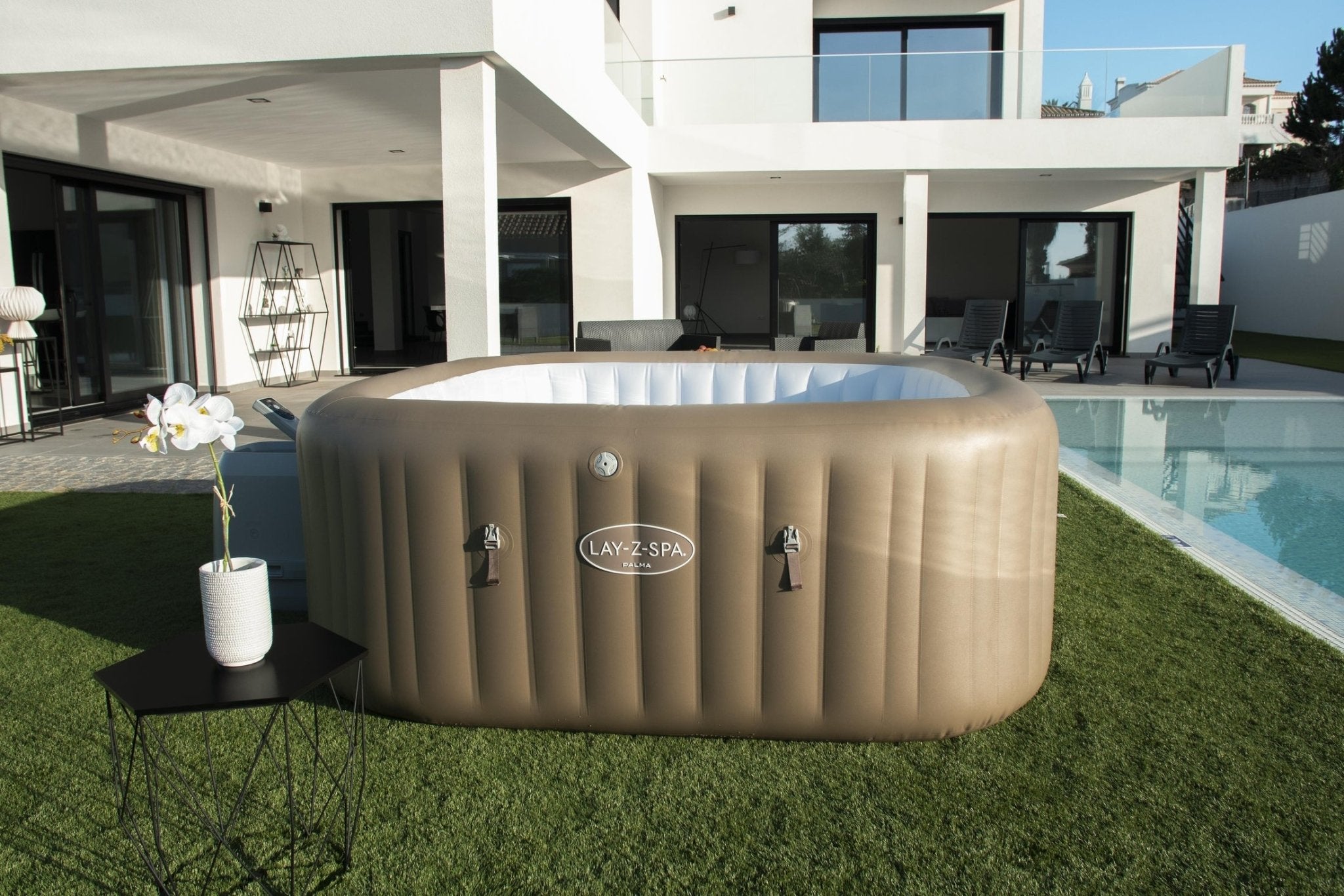 Lay-Z Spa Palma EnergySense Smart Hydrojet Pro opblaasbare spa - 7 persoons - Azzura Pool