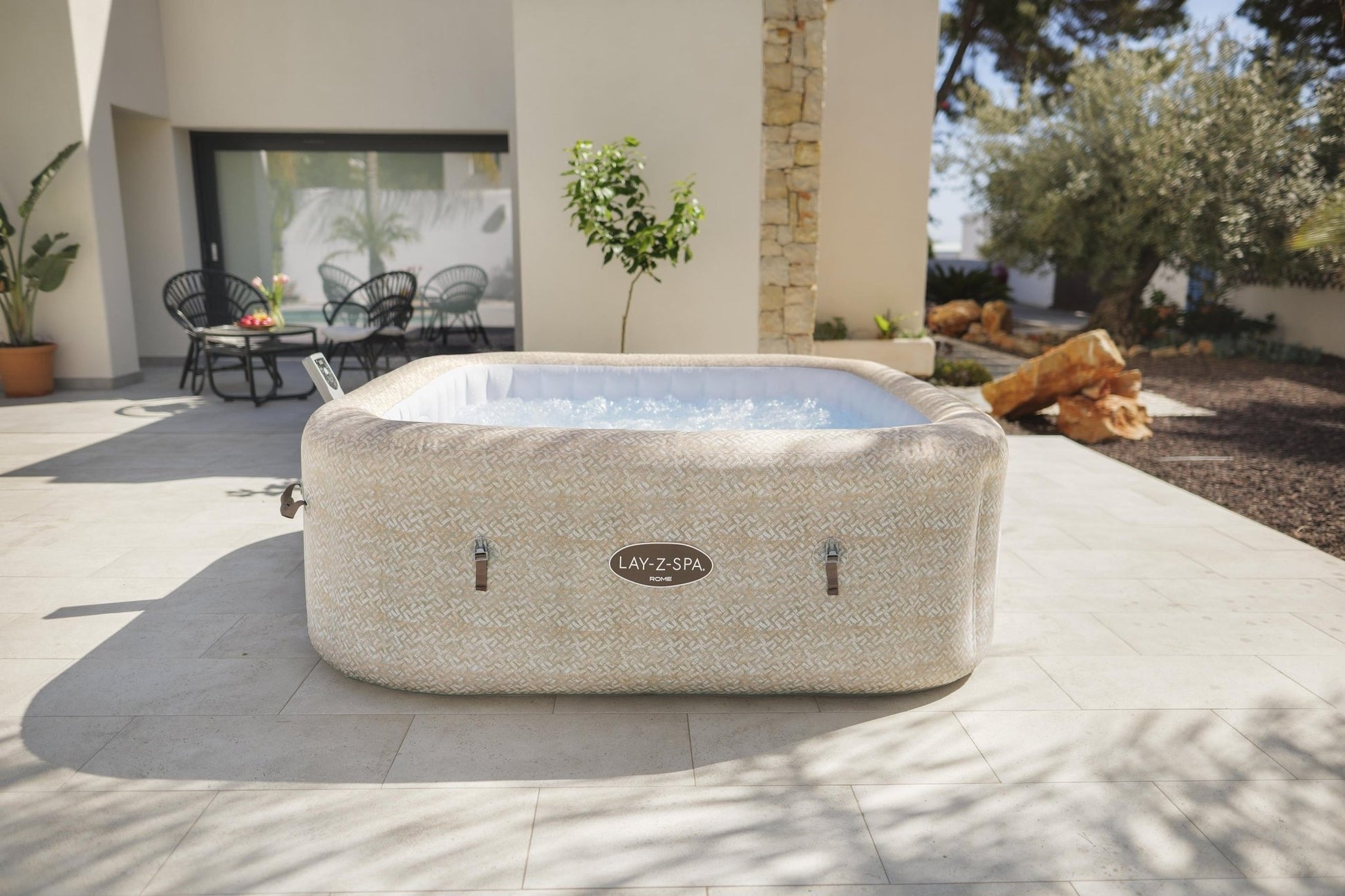 Lay-Z-Spa Rome Energy-Efficient Smart AirJet met App Bediening 7 Persoons - Azzura Pool