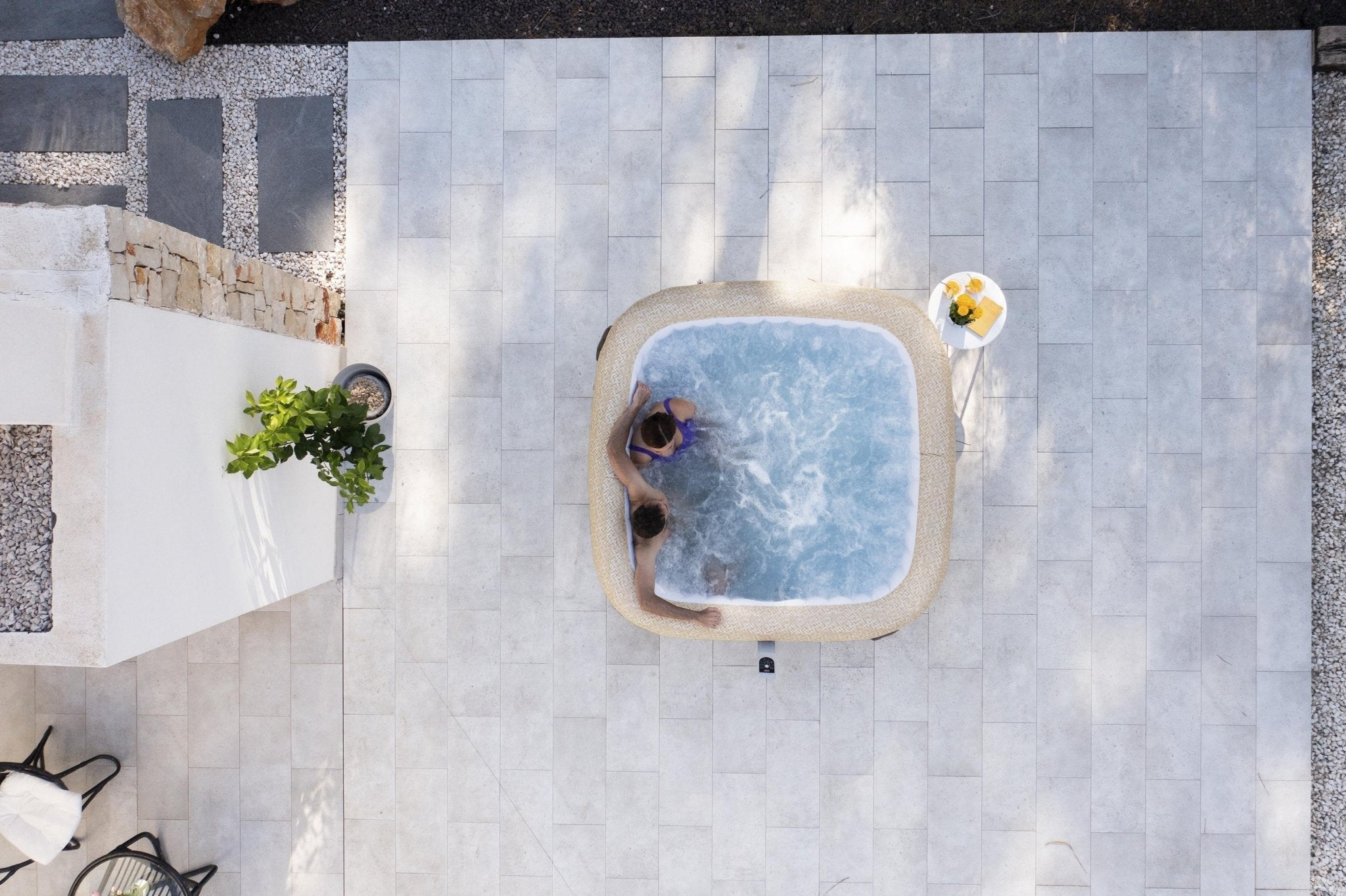 Lay-Z-Spa Rome Energy-Efficient Smart AirJet met App Bediening 7 Persoons - Azzura Pool