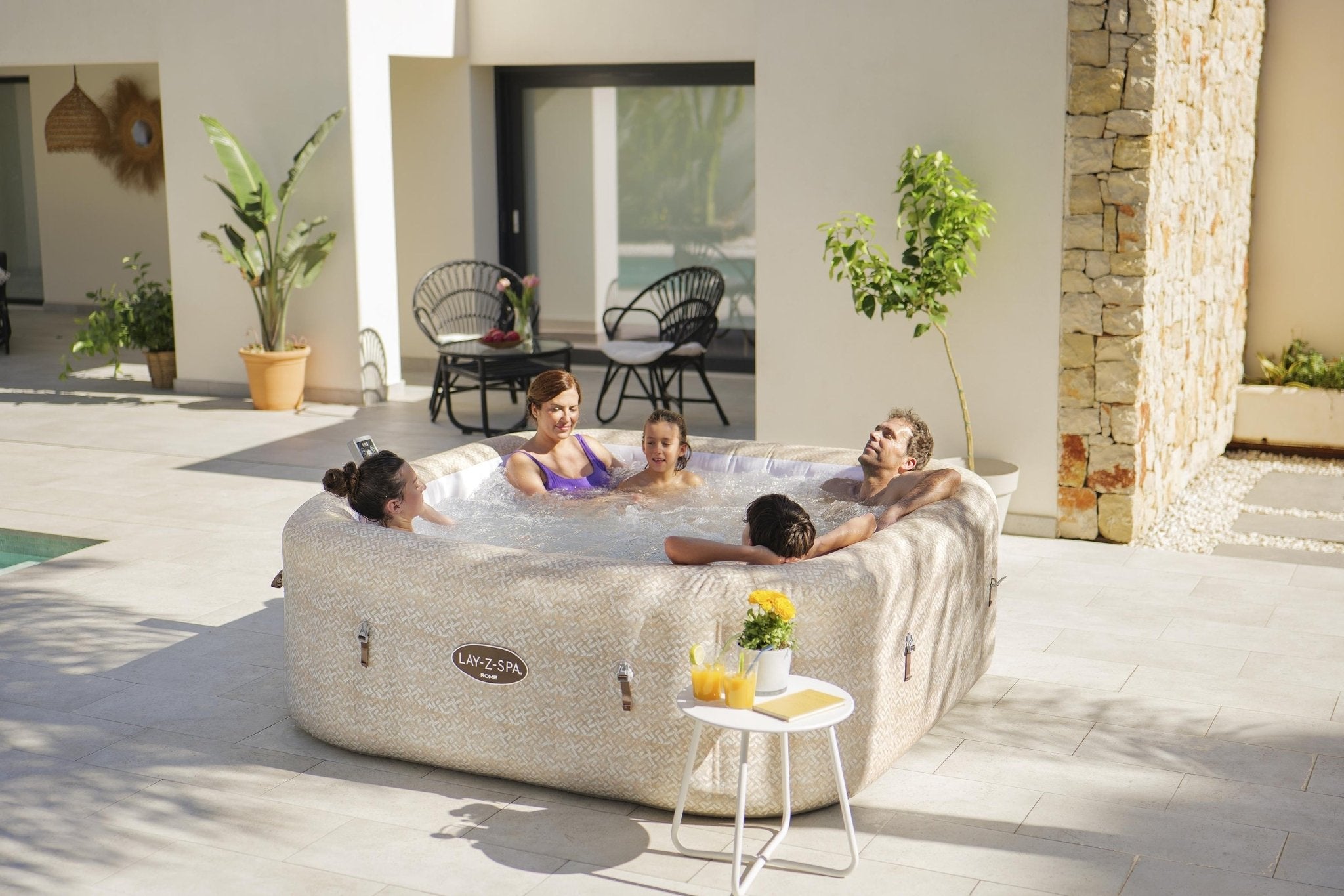 Lay-Z-Spa Rome Energy-Efficient Smart AirJet met App Bediening 7 Persoons - Azzura Pool