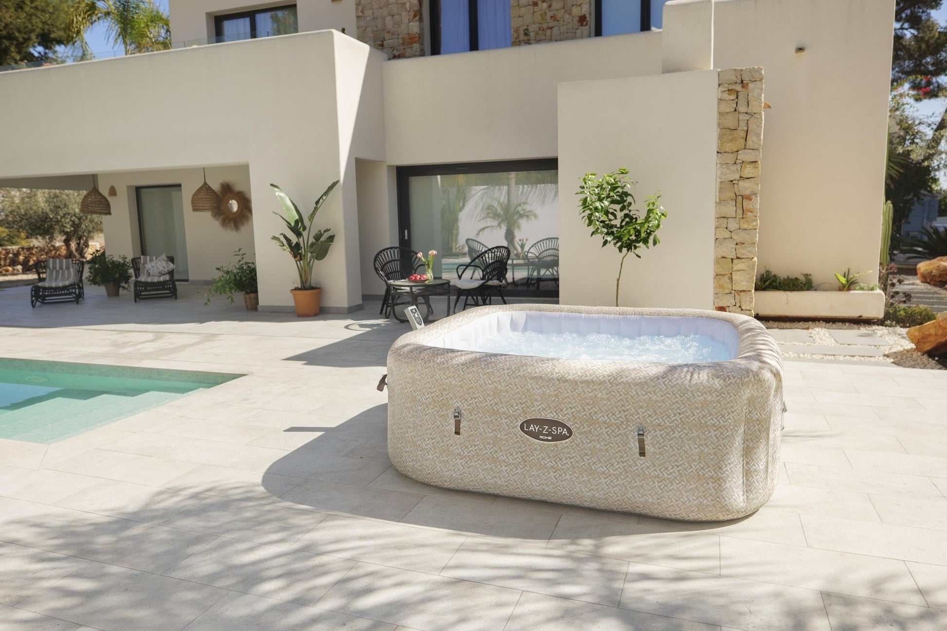 Lay-Z-Spa Rome Energy-Efficient Smart AirJet met App Bediening 7 Persoons - Azzura Pool