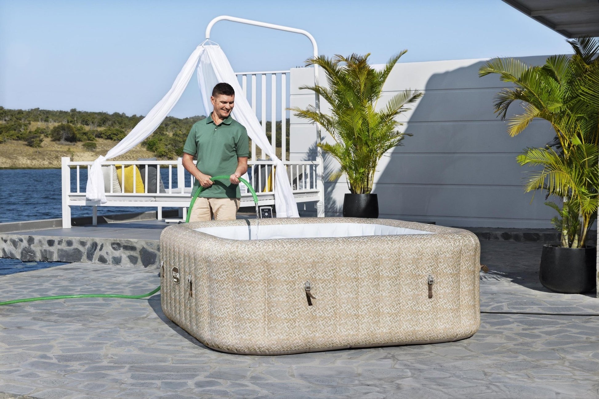 Lay-Z-Spa Rome Energy-Efficient Smart AirJet met App Bediening 7 Persoons - Azzura Pool