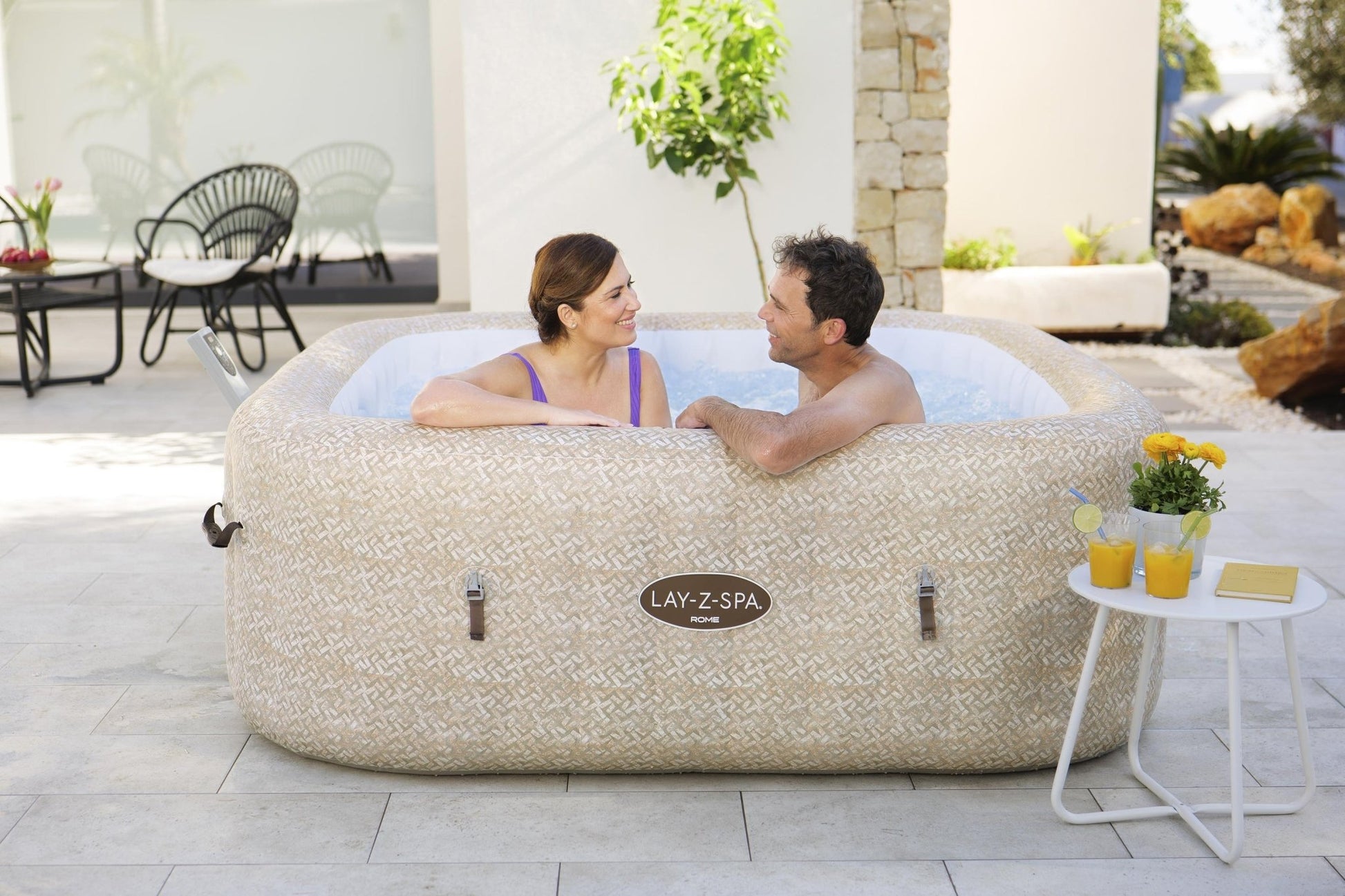 Lay-Z-Spa Rome Energy-Efficient Smart AirJet met App Bediening 7 Persoons - Azzura Pool