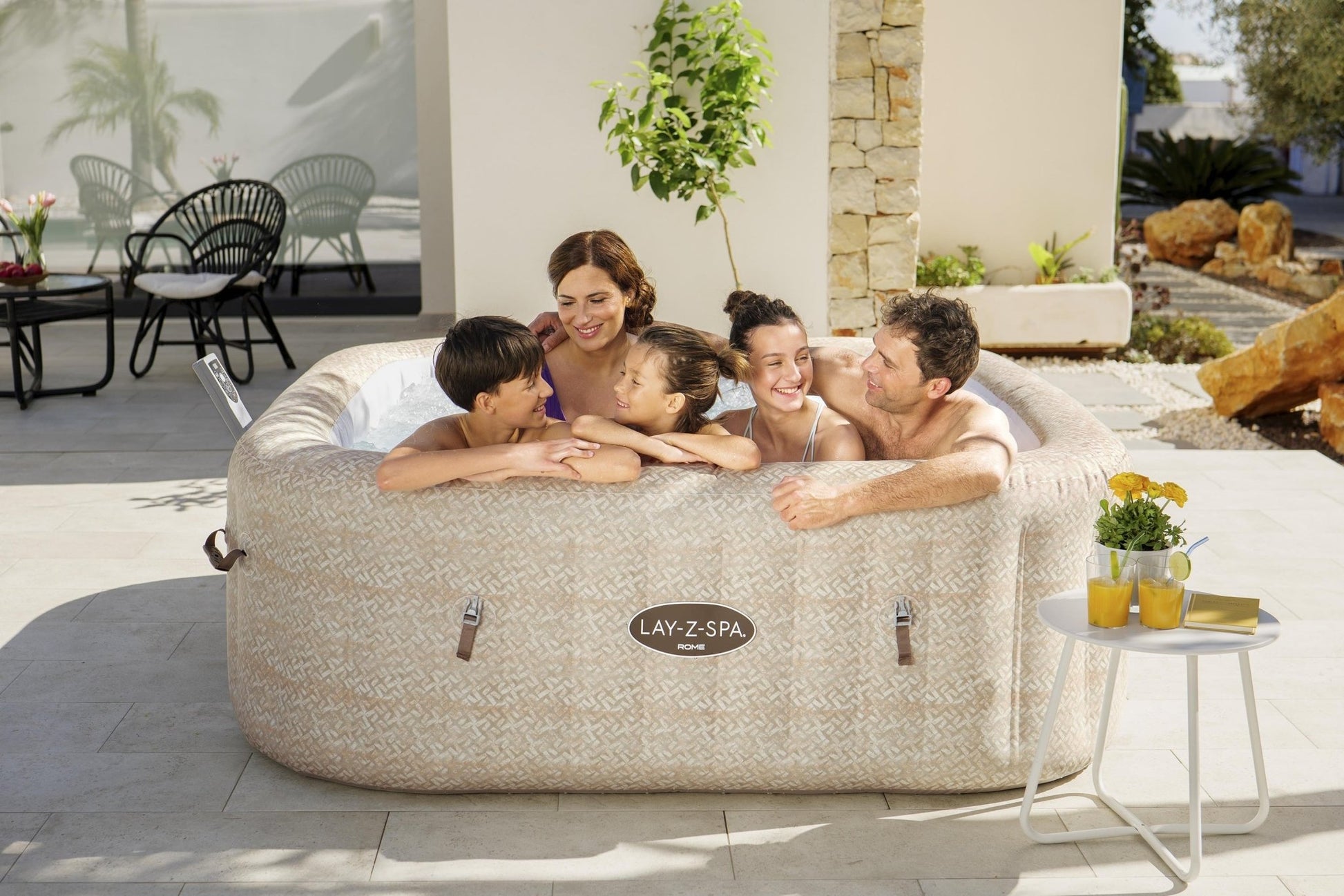 Lay-Z-Spa Rome Energy-Efficient Smart AirJet met App Bediening 7 Persoons - Azzura Pool