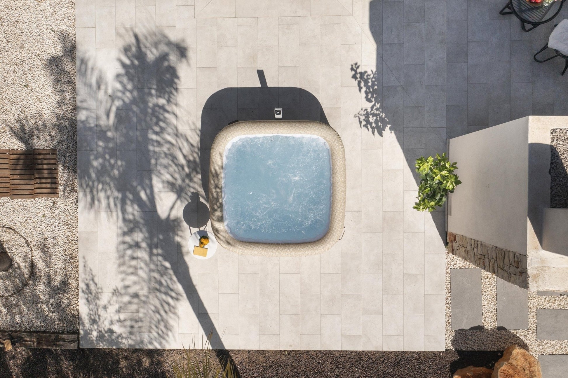Lay-Z-Spa Rome Energy-Efficient Smart AirJet met App Bediening 7 Persoons - Azzura Pool