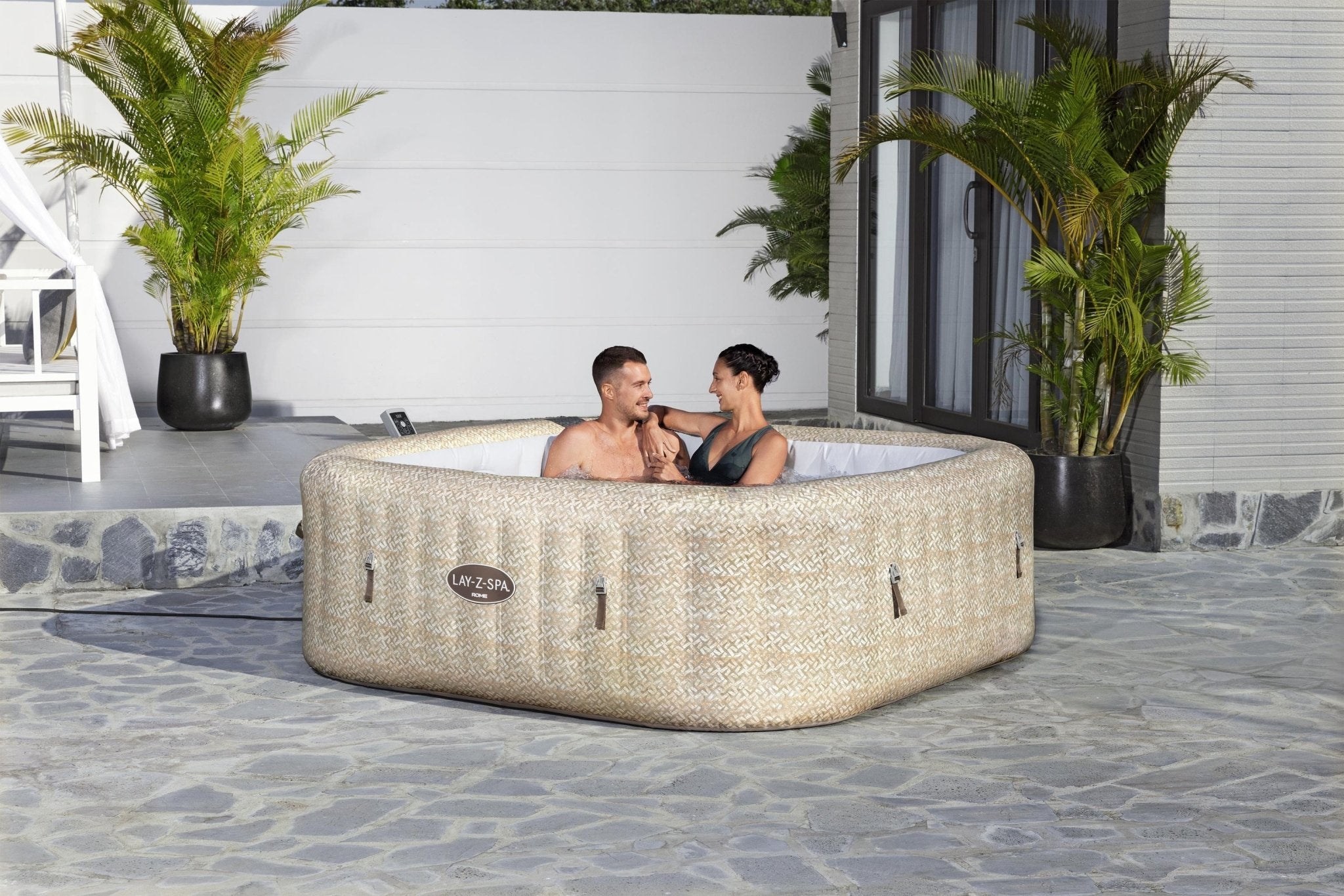 Lay-Z-Spa Rome Energy-Efficient Smart AirJet met App Bediening 7 Persoons - Azzura Pool