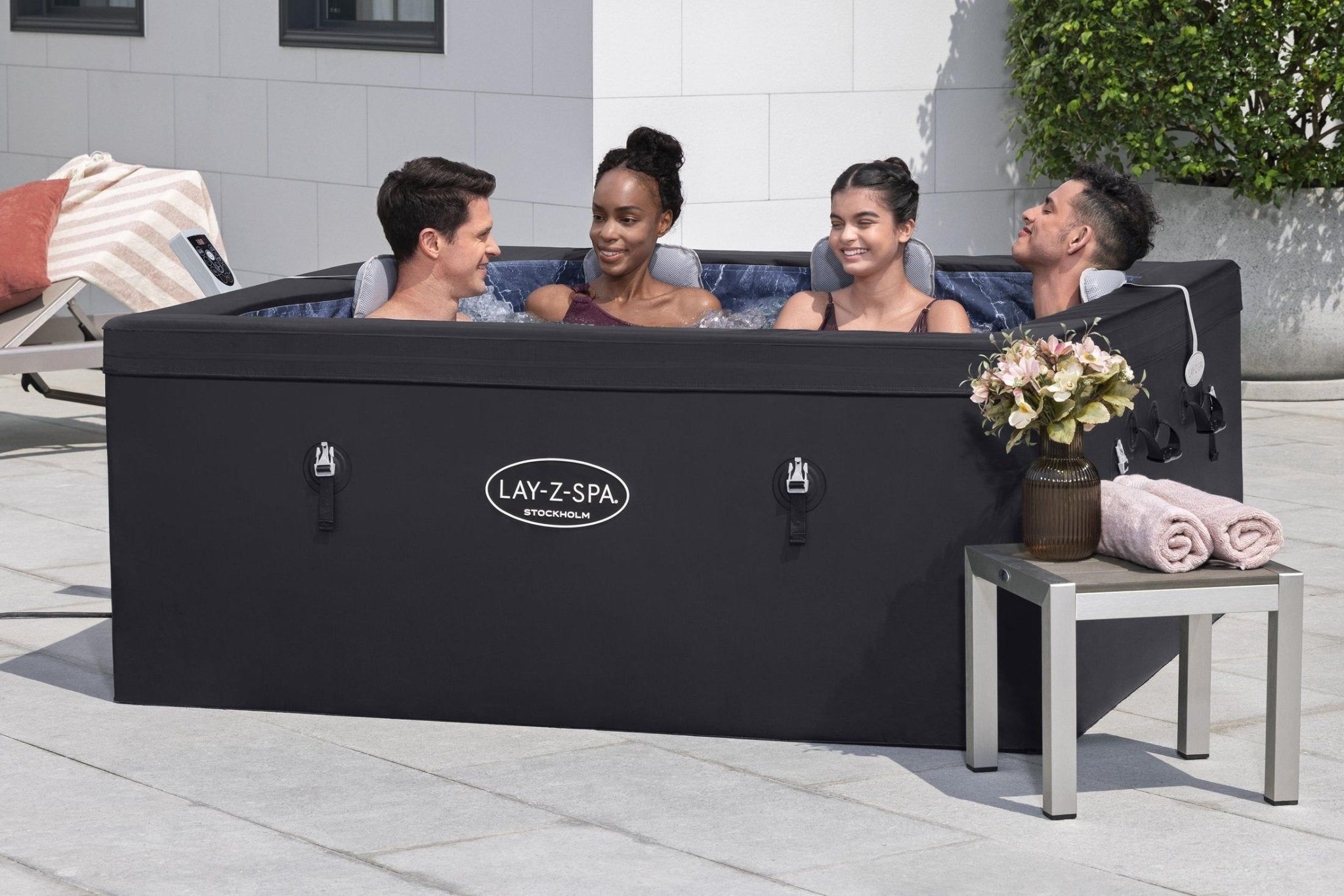 Lay-Z-Spa Stockholm Energy-Efficient Smart AirJet™ – Opbouw spa voor 4-6 personen met app-bediening - Azzura Pool