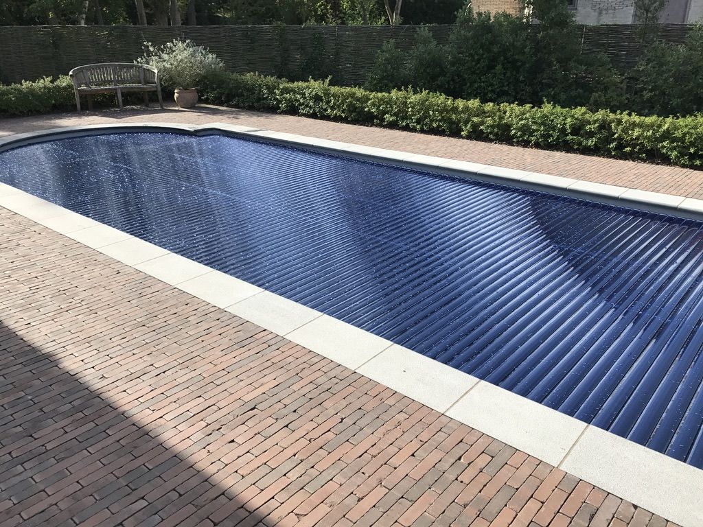 PCS serie-A: Solar Carbon Lamellen – Premium Zwembadafdekking per m² - Azzura Pool