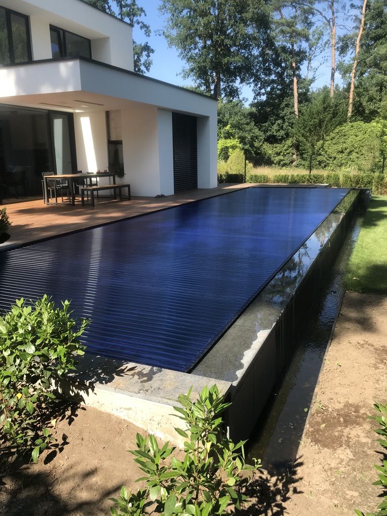 PCS serie-A: Solar Carbon Lamellen – Premium Zwembadafdekking per m² - Azzura Pool