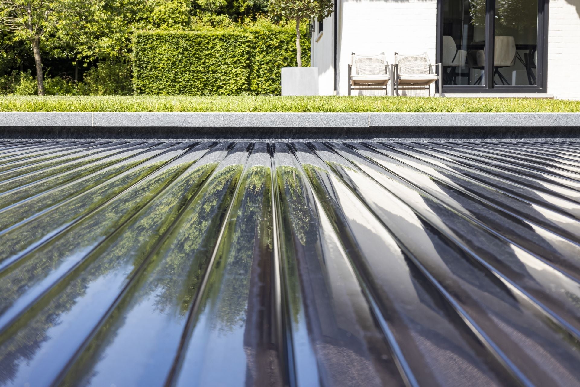 PCS serie-A: Solar Carbon Lamellen – Premium Zwembadafdekking per m² - Azzura Pool
