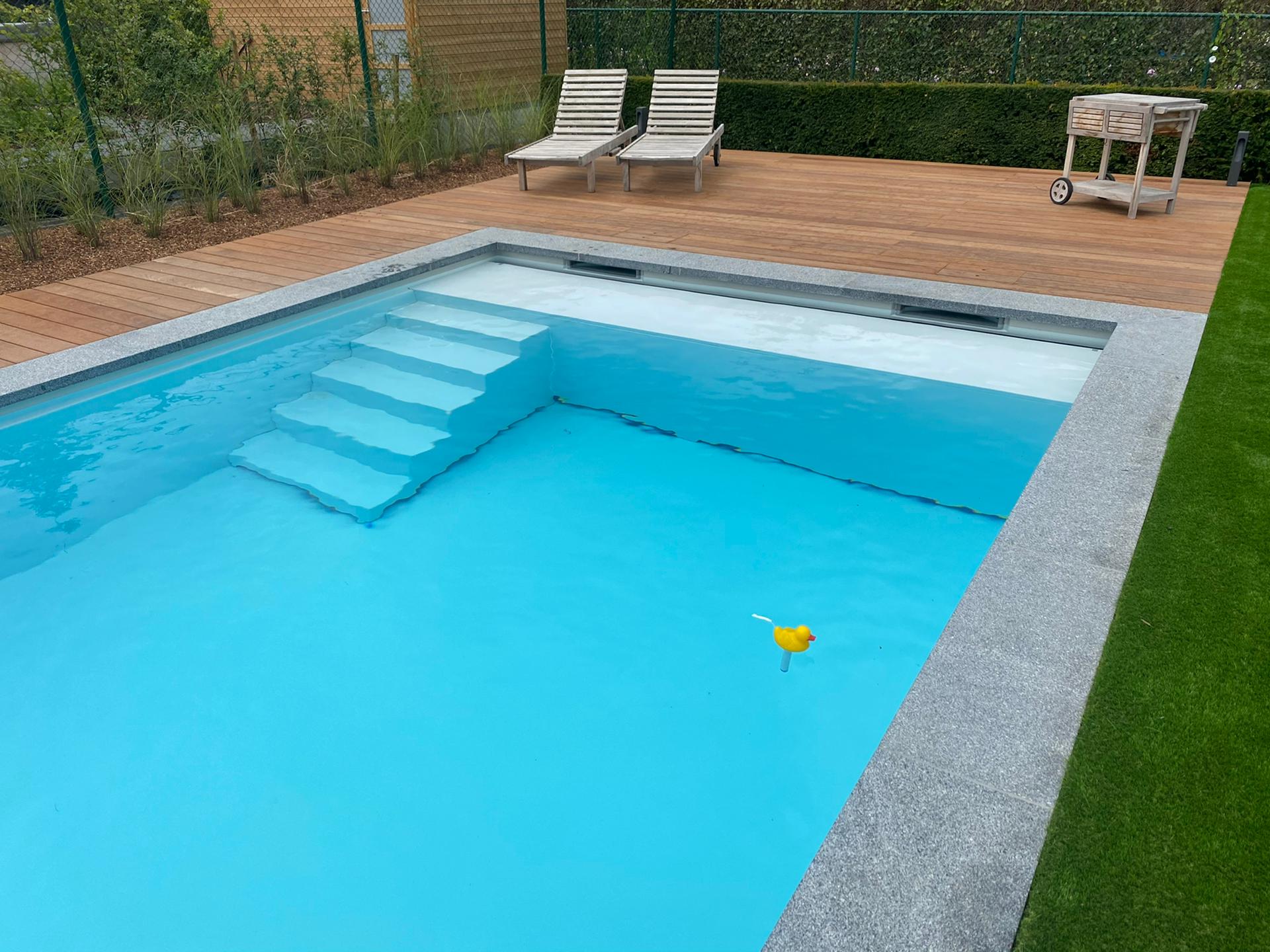 Polypropyleen zwembad lichtgrijs met rechte trap - 700 x 350 x 150 cm - Azzura Pool