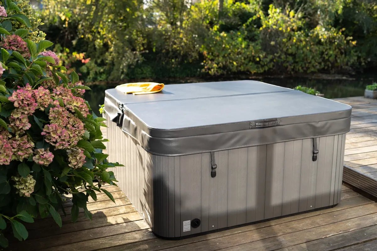 W'eau spa cover 230 x 230 cm - Grijs - radius 18 cm - Azzura Pool